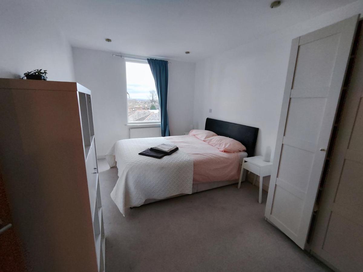 Spacious & Serene In Apartment *